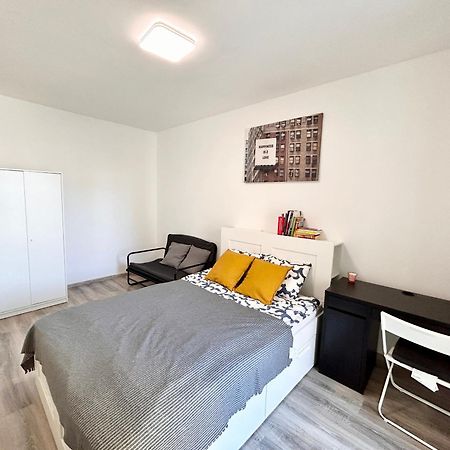 New 2022 Family&Friends Downtown Ac 3Br 2Ba Free Parking Big Balcony Near Metro&Train Station Self Check-In Apt Budapest Bagian luar foto