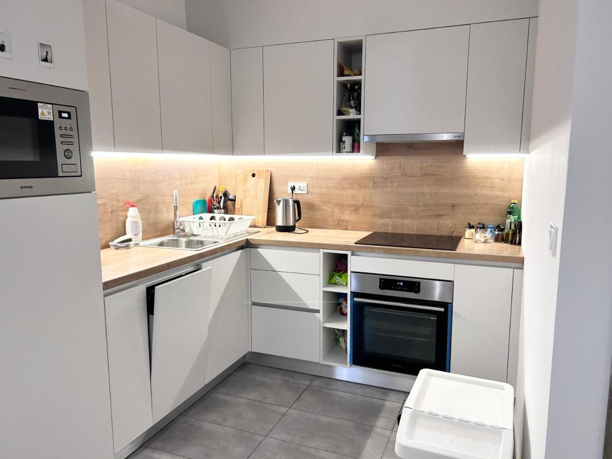 New 2022 Family&Friends Downtown Ac 3Br 2Ba Free Parking Big Balcony Near Metro&Train Station Self Check-In Apt Budapest Bagian luar foto