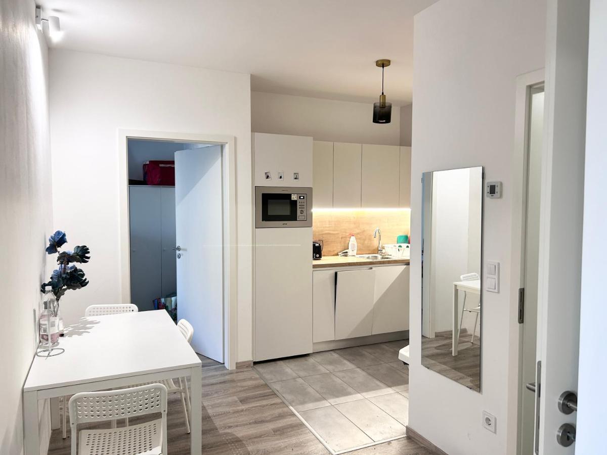 New 2022 Family&Friends Downtown Ac 3Br 2Ba Free Parking Big Balcony Near Metro&Train Station Self Check-In Apt Budapest Bagian luar foto