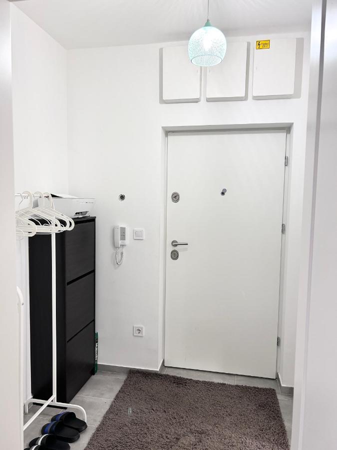 New 2022 Family&Friends Downtown Ac 3Br 2Ba Free Parking Big Balcony Near Metro&Train Station Self Check-In Apt Budapest Bagian luar foto