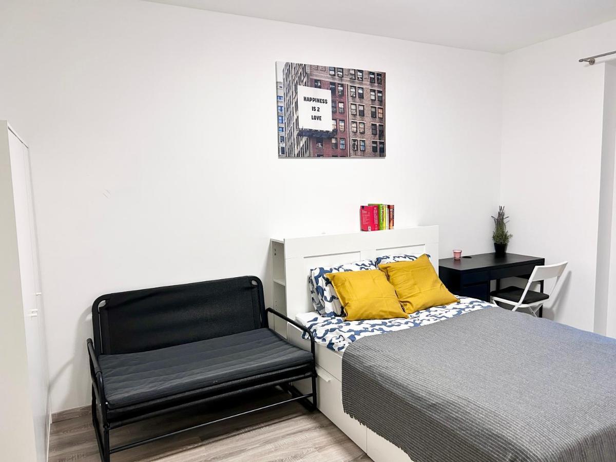 New 2022 Family&Friends Downtown Ac 3Br 2Ba Free Parking Big Balcony Near Metro&Train Station Self Check-In Apt Budapest Bagian luar foto
