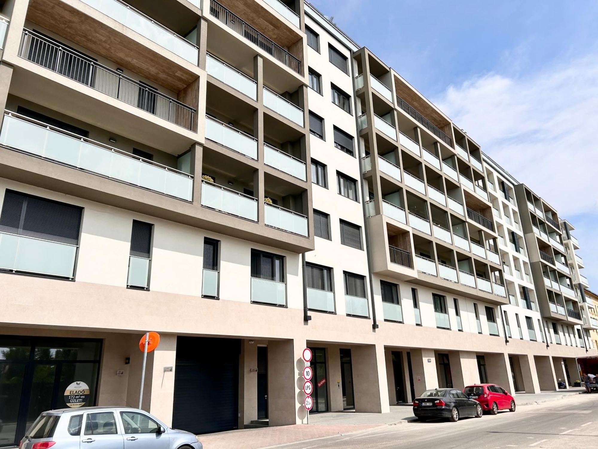 New 2022 Family&Friends Downtown Ac 3Br 2Ba Free Parking Big Balcony Near Metro&Train Station Self Check-In Apt Budapest Bagian luar foto