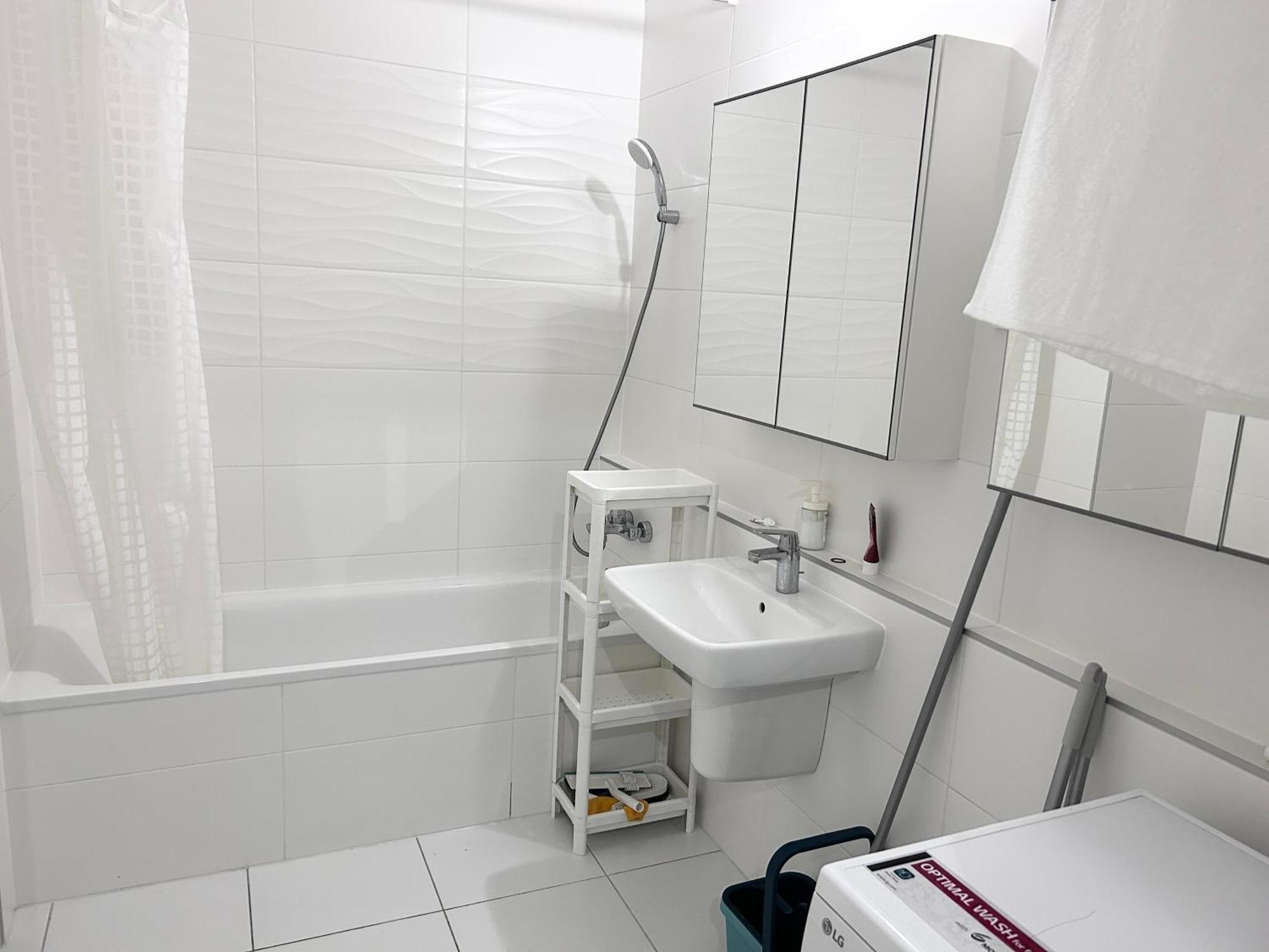 New 2022 Family&Friends Downtown Ac 3Br 2Ba Free Parking Big Balcony Near Metro&Train Station Self Check-In Apt Budapest Bagian luar foto