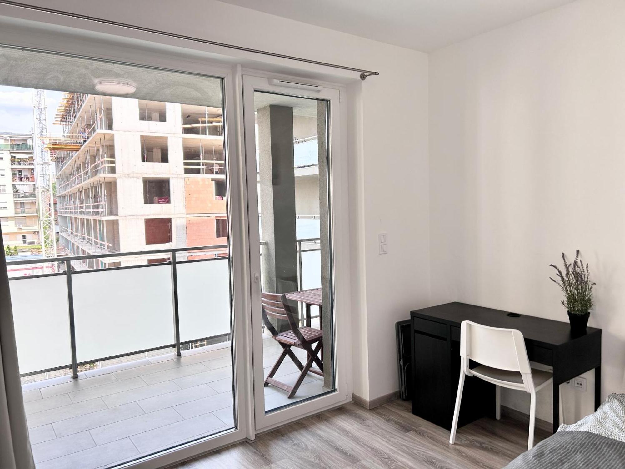 New 2022 Family&Friends Downtown Ac 3Br 2Ba Free Parking Big Balcony Near Metro&Train Station Self Check-In Apt Budapest Bagian luar foto